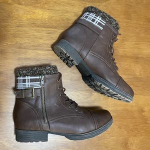 Cabin Cutie brown leather ankle boots